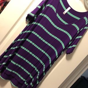 Medium Lularoe Perfect Tee
